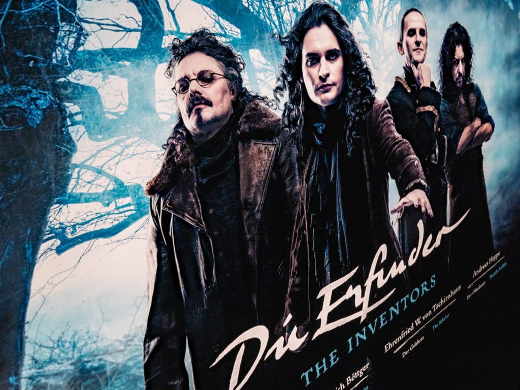 „Die Erfinder“ mit dramatisch inszenierten Porträts von Böttger, von Tschirnhaus und Co.