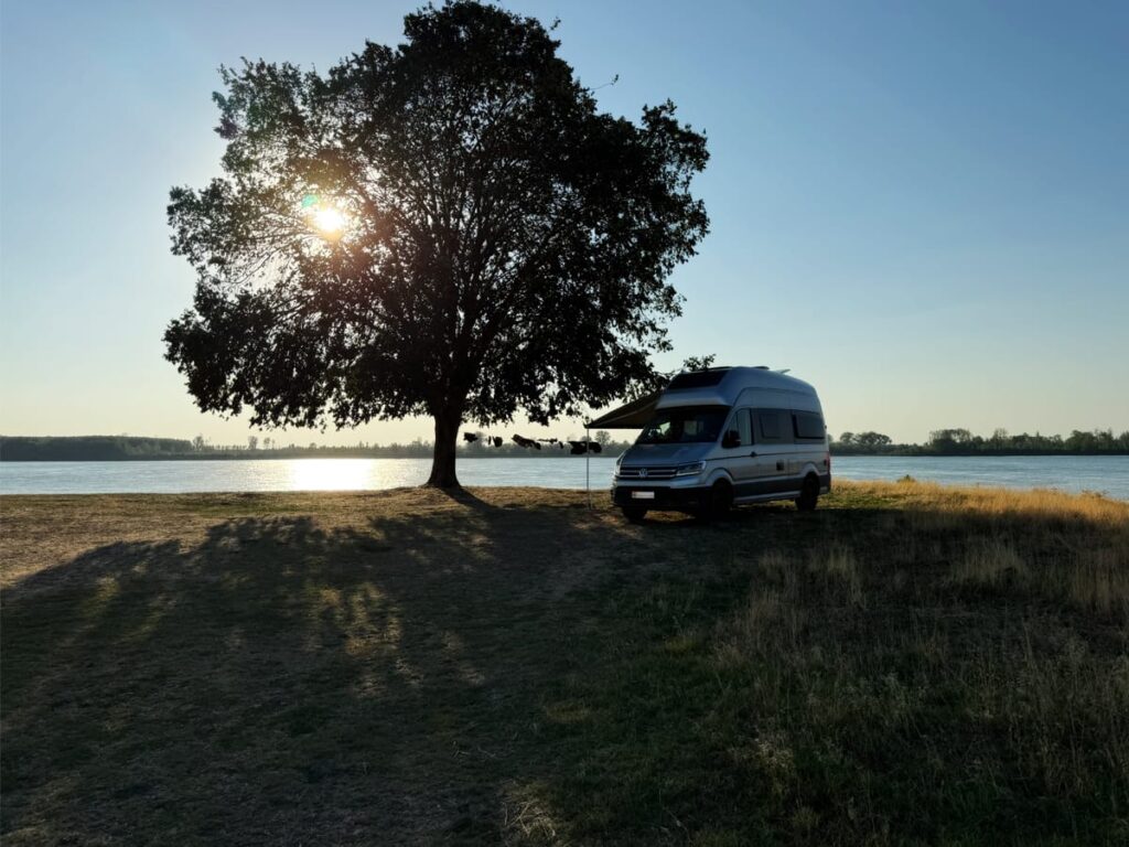 Wildcamping mit Camper von Hațeg nach Maglavit an der Donau – Freiheit mit Flussblick