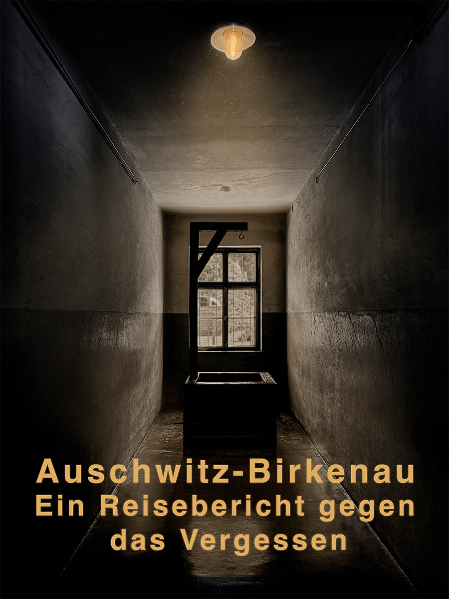 Blick in Haus 11 im Konzentrationslager Auschwitz – leeres, karges Zimmer mit diffusem Licht und bedrückender Stille. Aufnahme aus Oświęcim, Polen. Stille im Haus 11 – Auschwitz-Birkenau (Oświęcim, Polen)