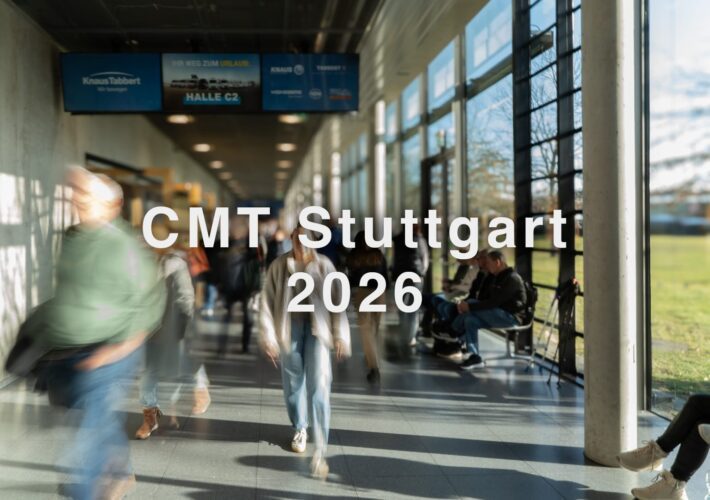 Besucher in Halle C2 auf der CMT Stuttgart 2026 mit Bewegung und Messeatmosphäre