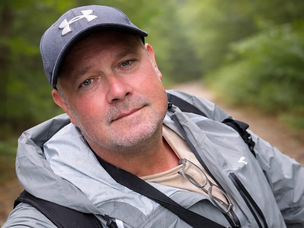 Mario Hambsch, Reiseleiter der geführten Wohnmobilreise durch Rumänien, Portrait in den Karpaten