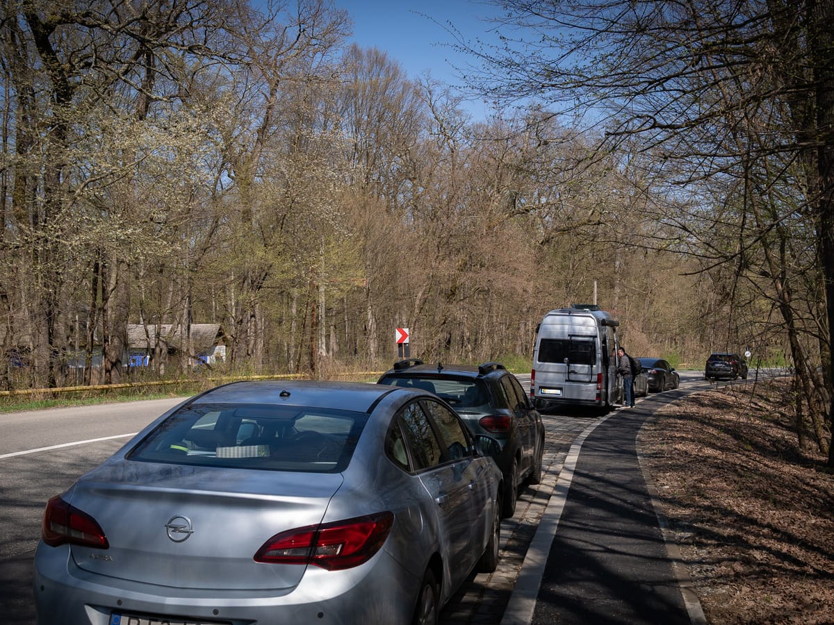 Camper am Straßenrand nahe ASTRA Museum Sibiu geparkt zwischen anderen Autos