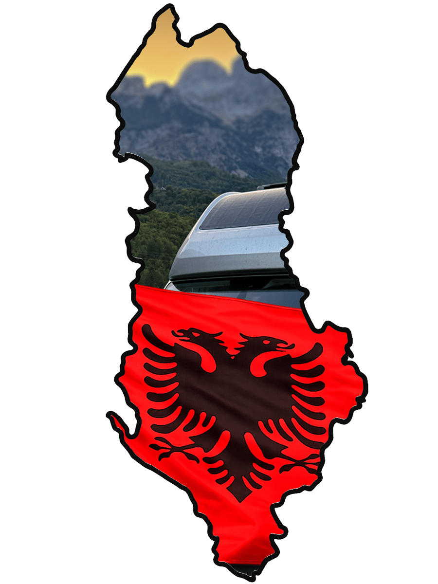 Albanien-Karte mit Wohnmobil, rumänischer Flagge und Berglandschaft als Titelbild für den Reisebeitrag Rumänien entdecken