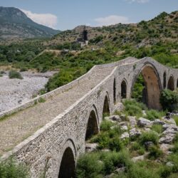 Postribë bei Shkodra – die Mes-Brücke, ein vergessenes Museum und eine Nacht, die ich nicht erwartet hatte