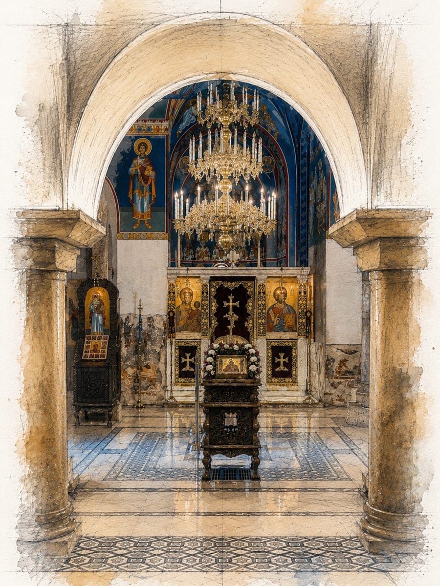 Innenraum der Kirche St. Kliment und Panteleimon auf Plaošnik in Ohrid mit Ikonostase und Kronleuchter.