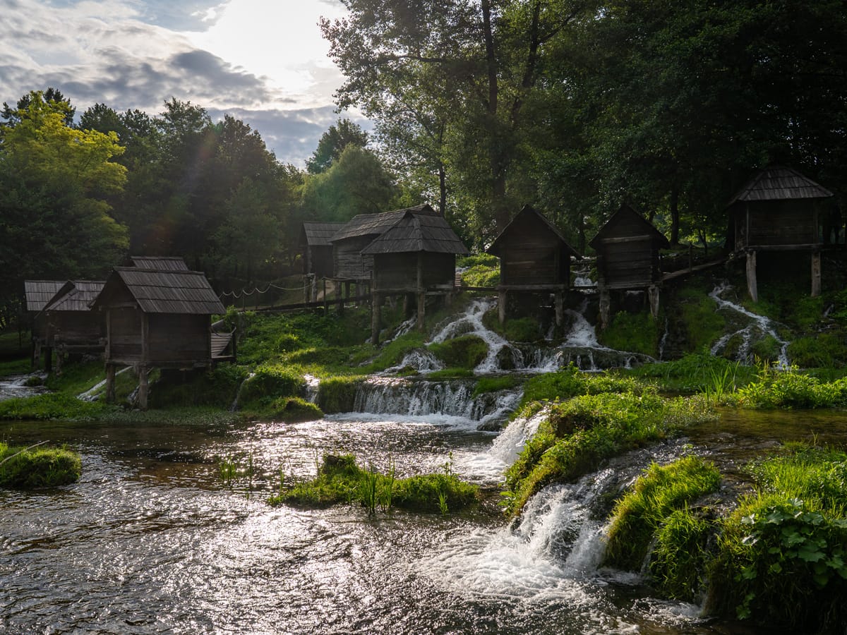 Pliva-Wassermühlen am frühen Morgen bei Jajce