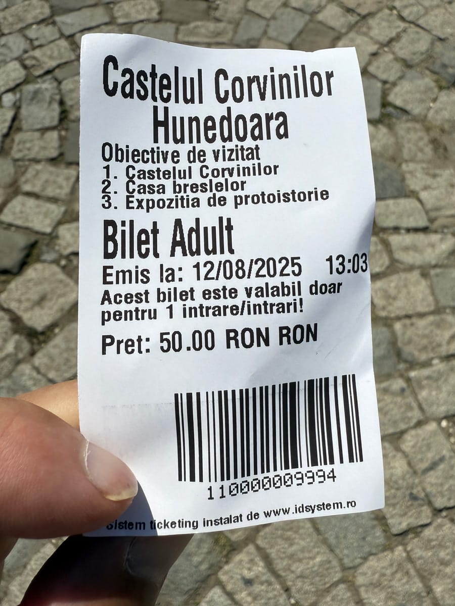 Eintrittskarte der Burg Corvin in Hunedoara mit einem Eintrittspreis von 50 Lei im August 2025