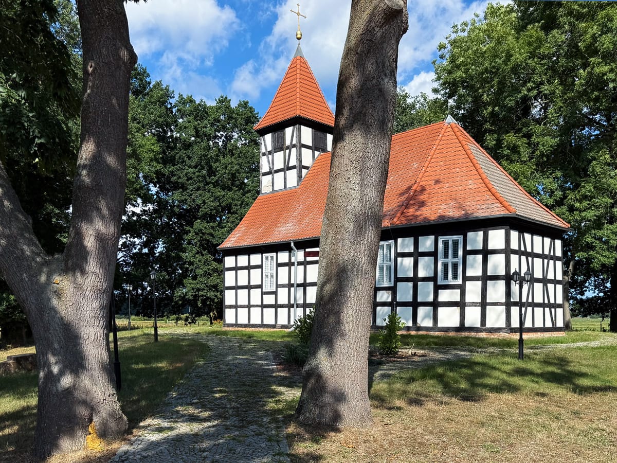 Fachwerkkirche in Warnołęka bei Nowe Warpno in Polen