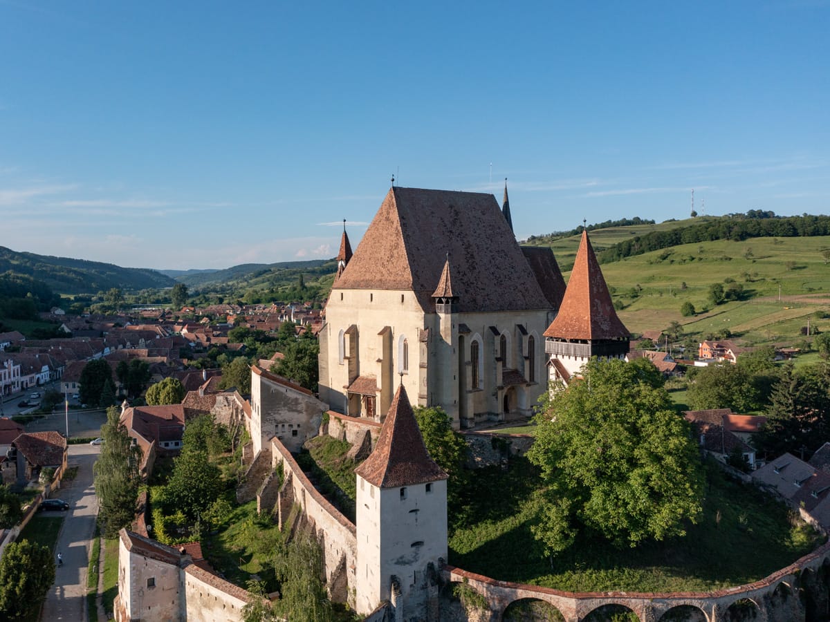 Drohnenaufnahme der Kirchenburg Biertan in Siebenbürgen, Rumänien