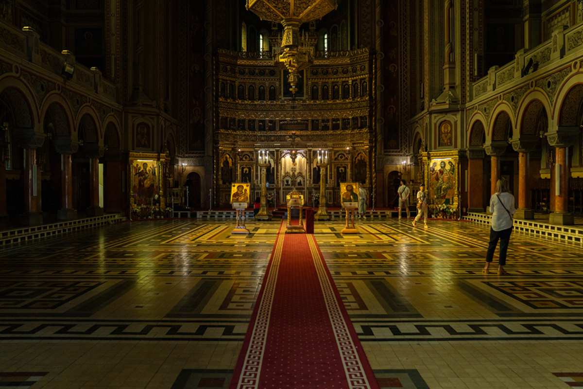 Innenraum der Metropolitan-Kathedrale von Timișoara mit Ikonostase