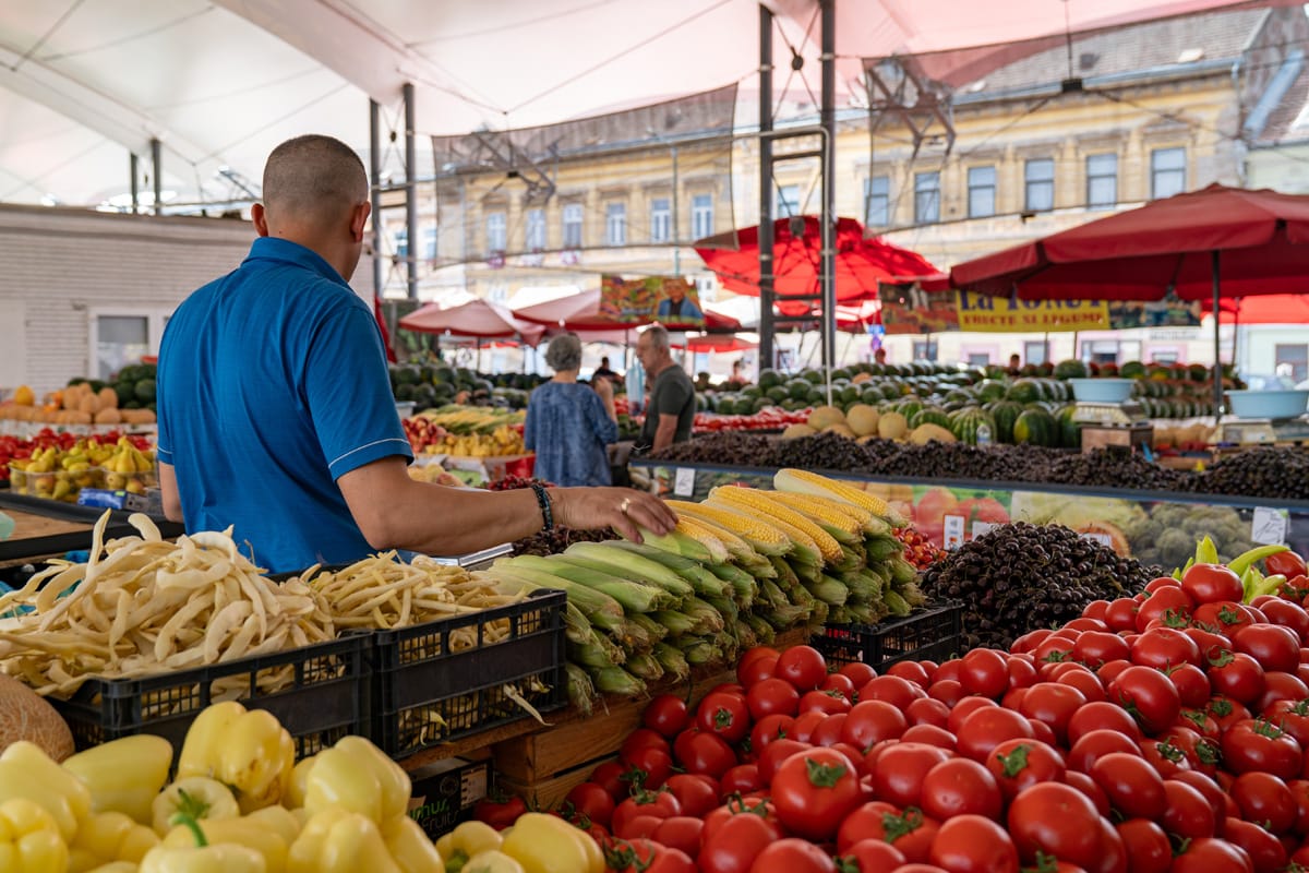 Frisches Obst und Gemüse auf der Piața Badea Cârțan in Timișoara