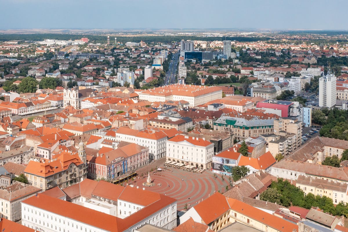 Luftaufnahme der Piața Libertății und der Altstadt von Timișoara