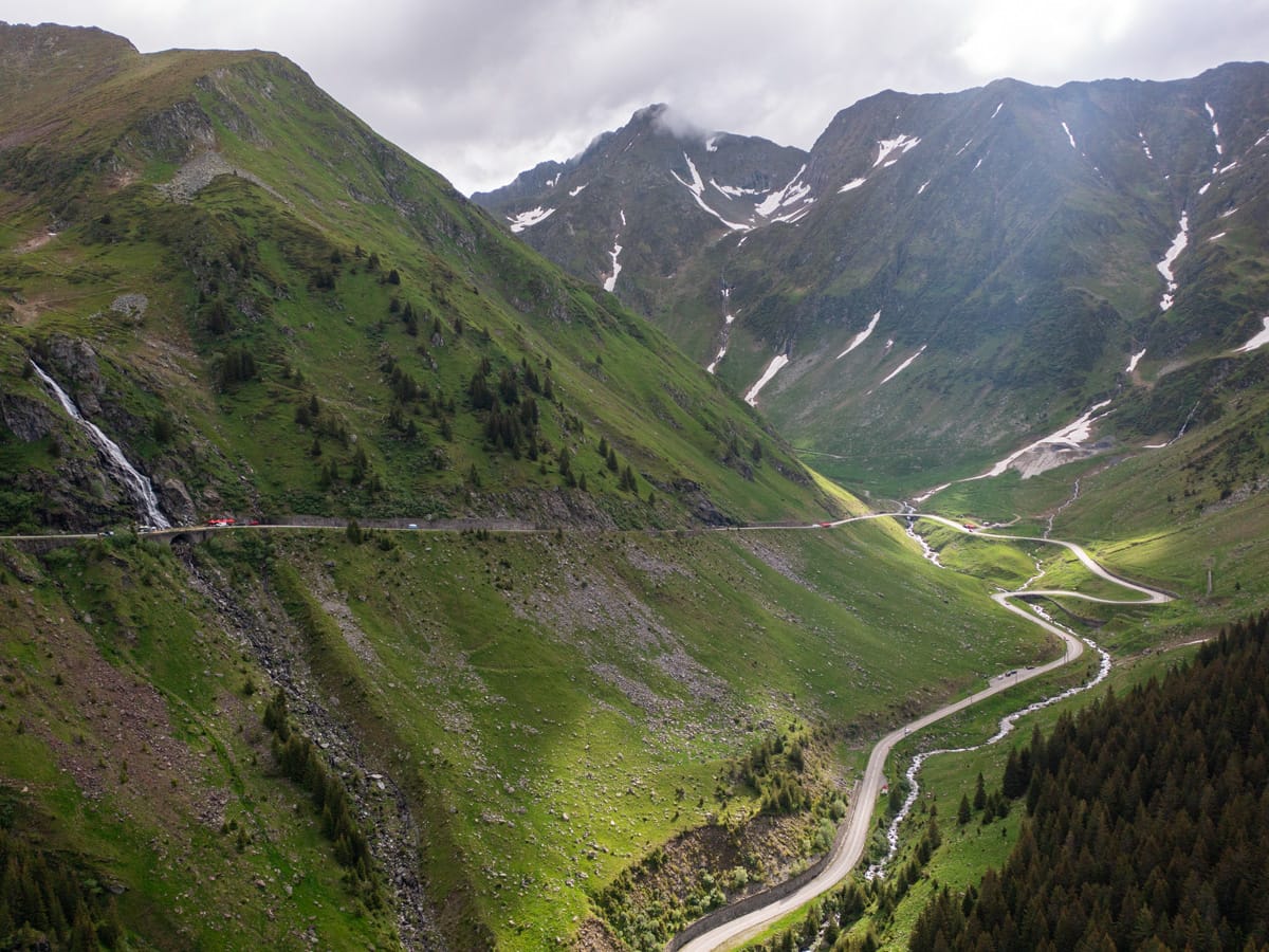 Die Transfăgărășan-Hochstraße in den rumänischen Karpaten, aufgenommen im Juni 2026.