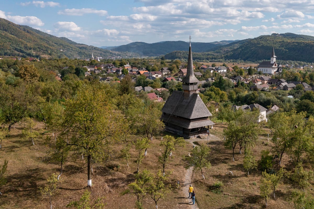 Holzkirche Mariä Tempelgang auf dem Jbâr-Hügel oberhalb von Bârsana