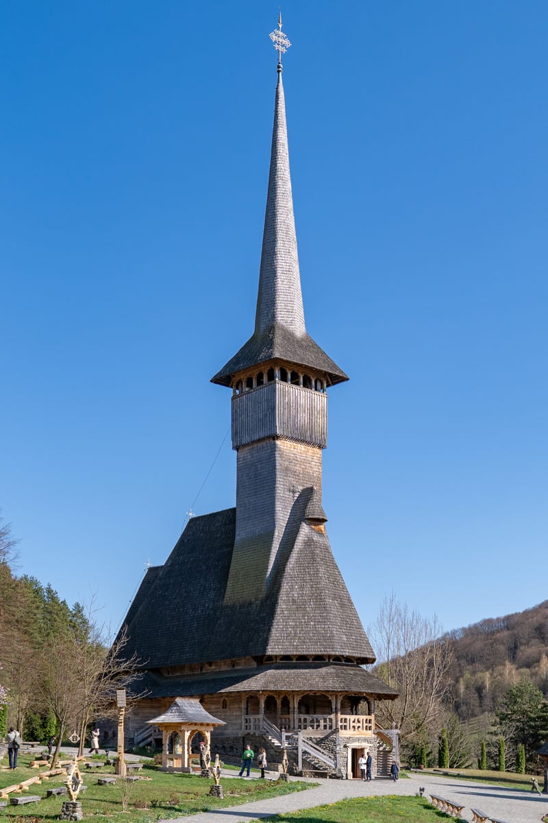 57 Meter hohe Klosterkirche von Bârsana mit schlankem Holzturm